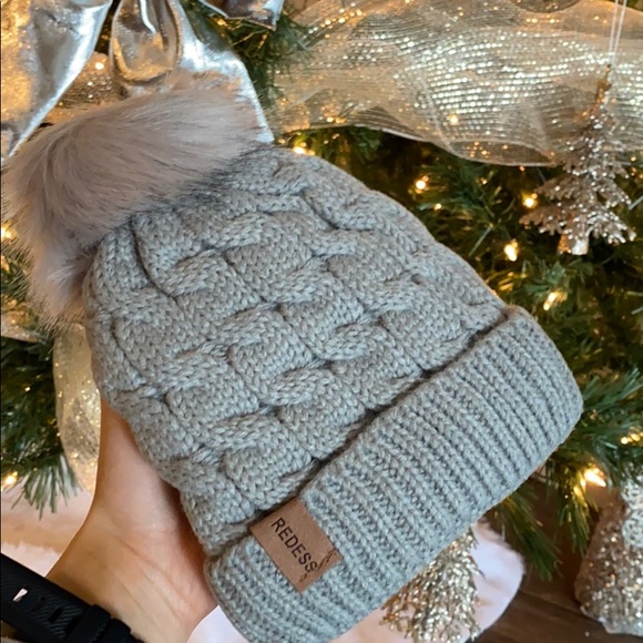 warm winter hat - Picture 1 of 2